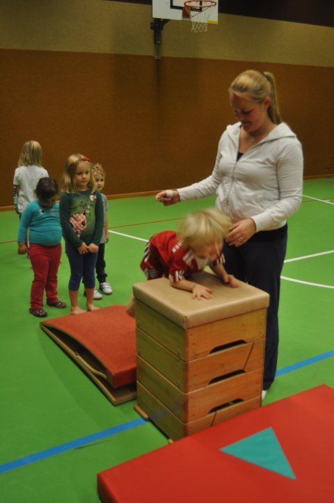 Mutter-Kind-(Kinder-)Turnen November 2013 – Foto 4