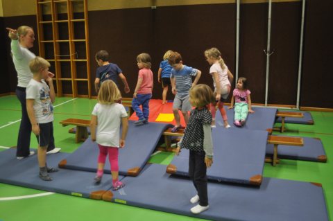 Mutter-Kind-(Kinder-)Turnen November 2013 – Foto 6